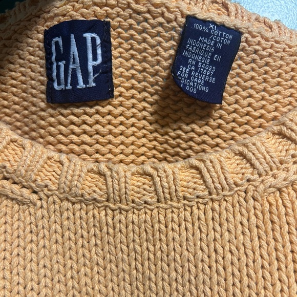 Women’s Gap Sweatshirt - Picture 3 of 3